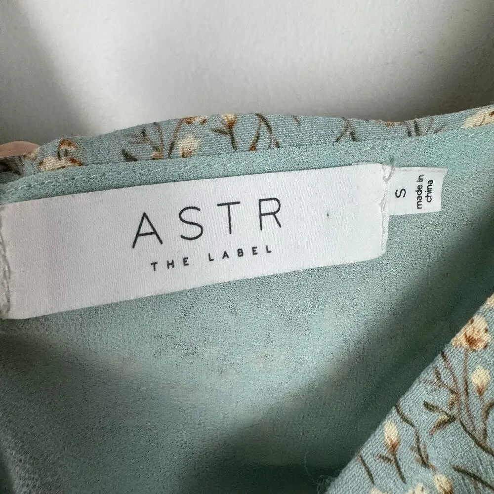 ASTR The Label Blue Ditsy Floral Cropped Peplum Ruched Top Puff Sleeve Size S